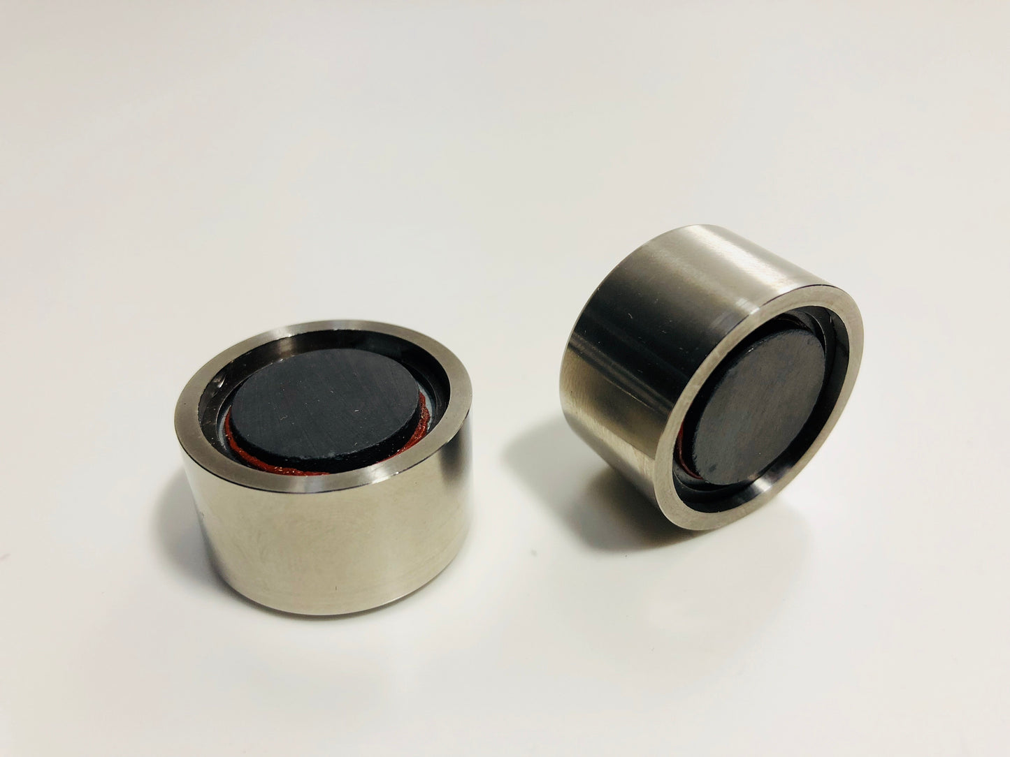 Beringer Ti-MagP27 27mm Titanium Pistons with Magnets for Beringer 2 and 6 piston calipers (set of two pistons)