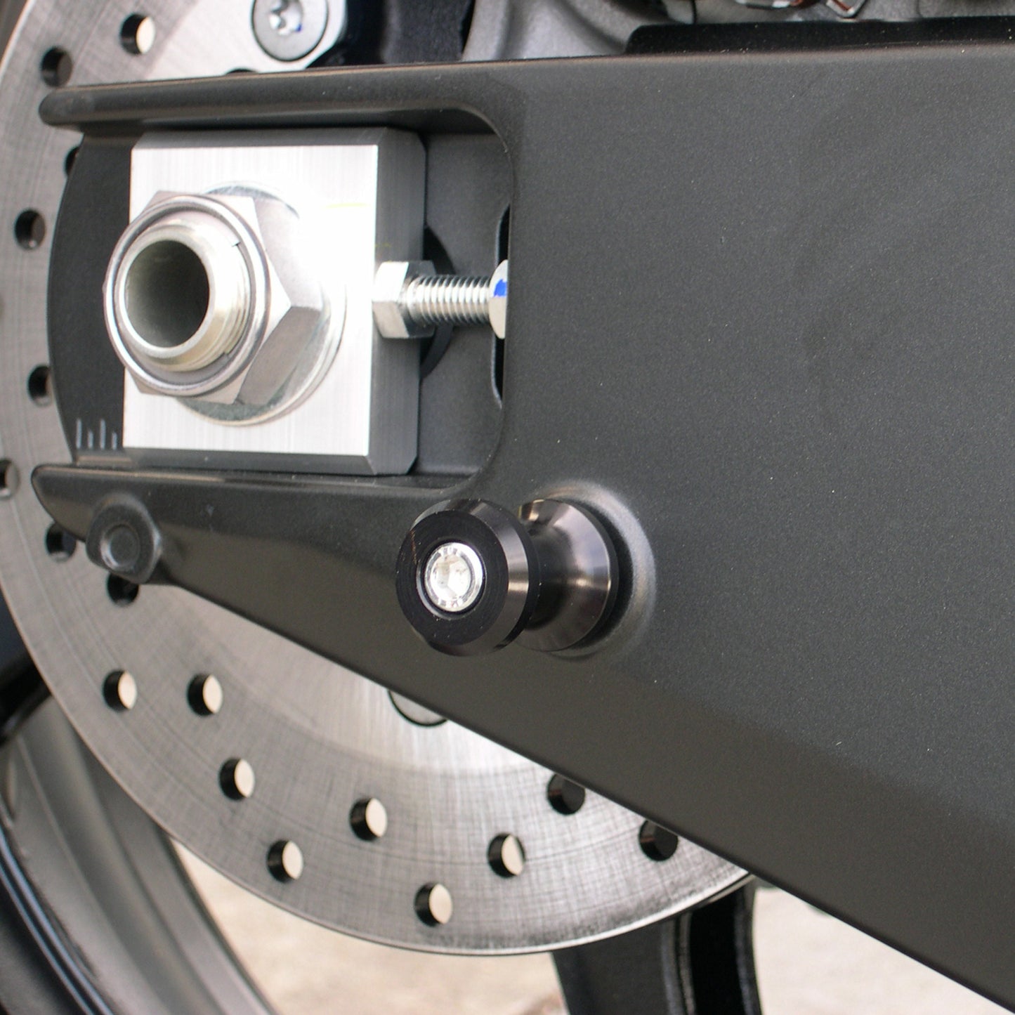 Swingarm Spools Black 8mm