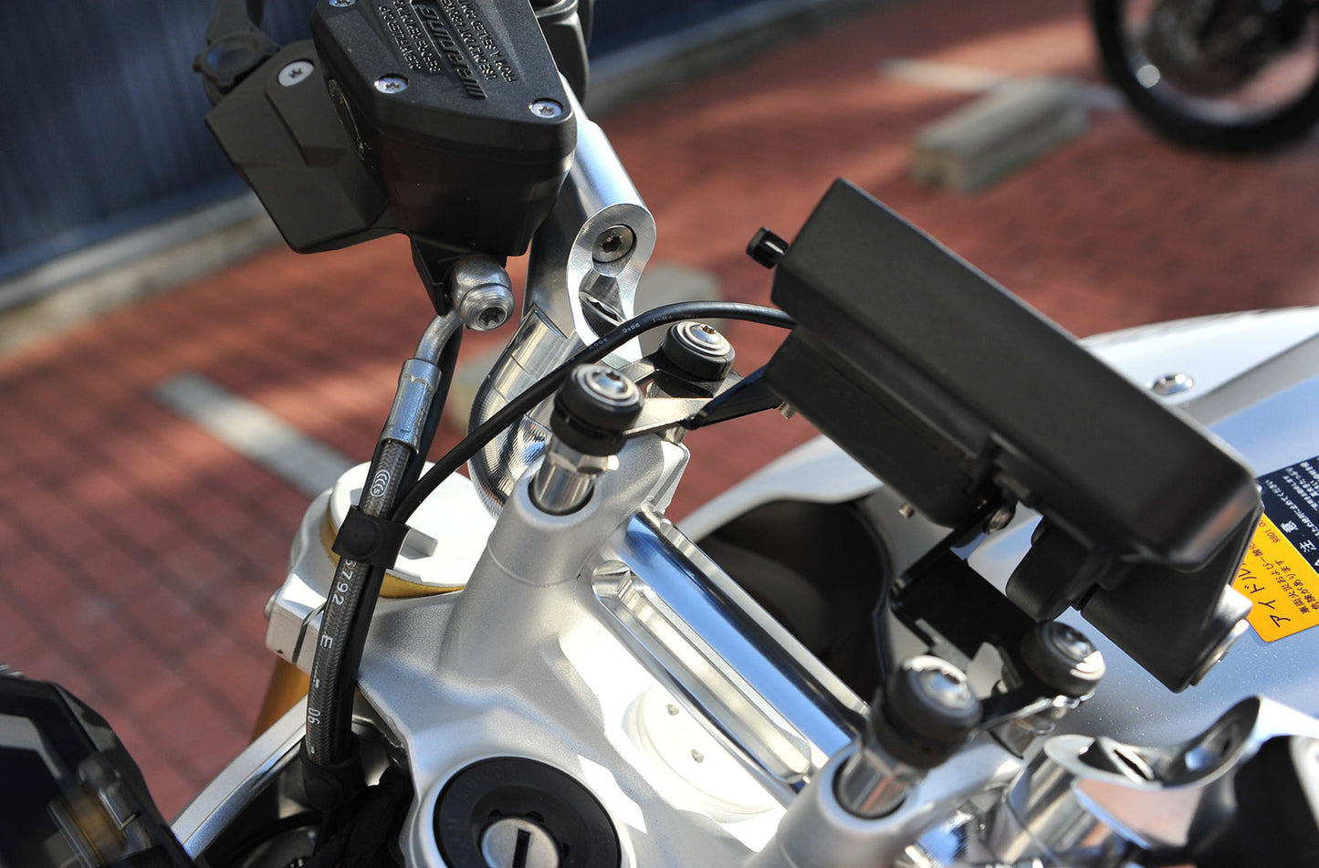 AELLA Aluminum Variable Handlebar for the BMW R 1200 R