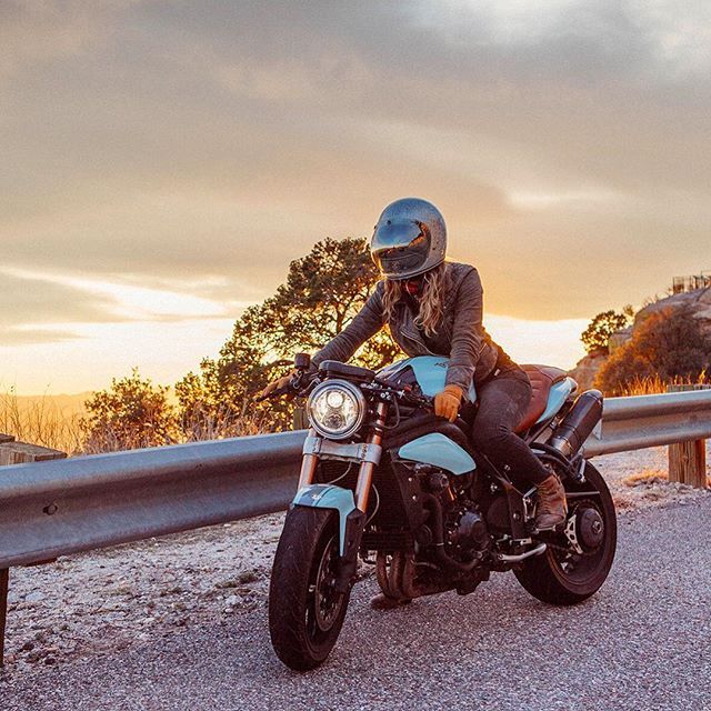 Motodemic Single LED and Round Halogen Headlight Conversion Kit for the 16-17 Triumph Speed Triple