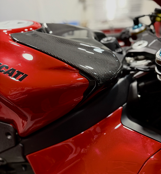 Carbonvani - Ducati Panigale V4 / S Carbon Fiber Upper Tank (Battery) Cover (2025+)