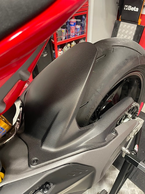 Carbonvani Carbon Fiber Rear Wheel Hugger (fender) for Termignoni Delta Exhaust for Ducati Panigale / Streetfighter V4 (2025+)