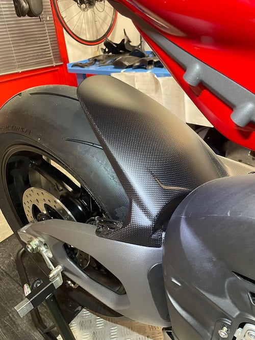 Carbonvani Carbon Fiber Rear Wheel Hugger (fender) for Termignoni Delta Exhaust for Ducati Panigale / Streetfighter V4 (2025+)
