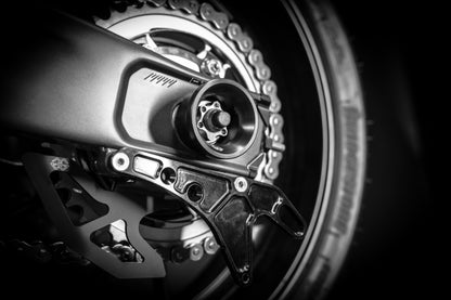 Gilles AXB Chain Adjuster for the Yamaha YZF-R7 (2021+) and XSR700 (2022+)