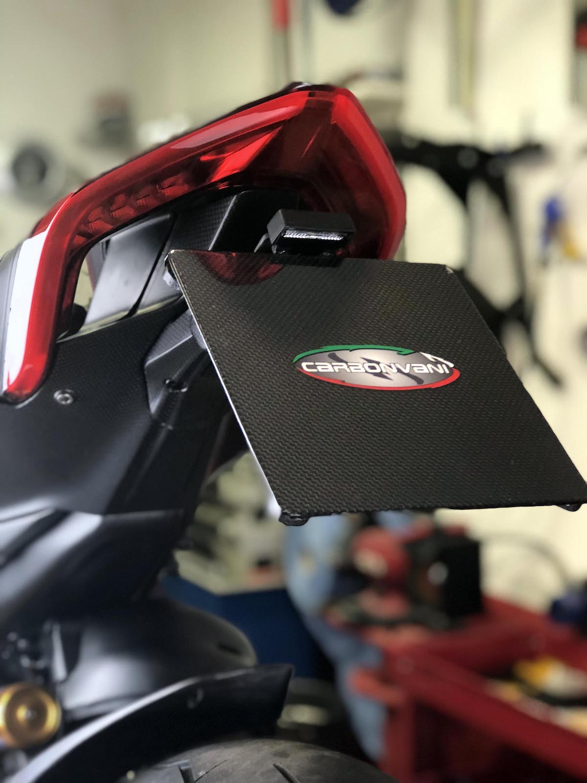 Carbonvani - Ducati Panigale / Streetfighter V4 / V2 / S / R / Speciale Carbon Fiber Licence Plate Holder - US Version